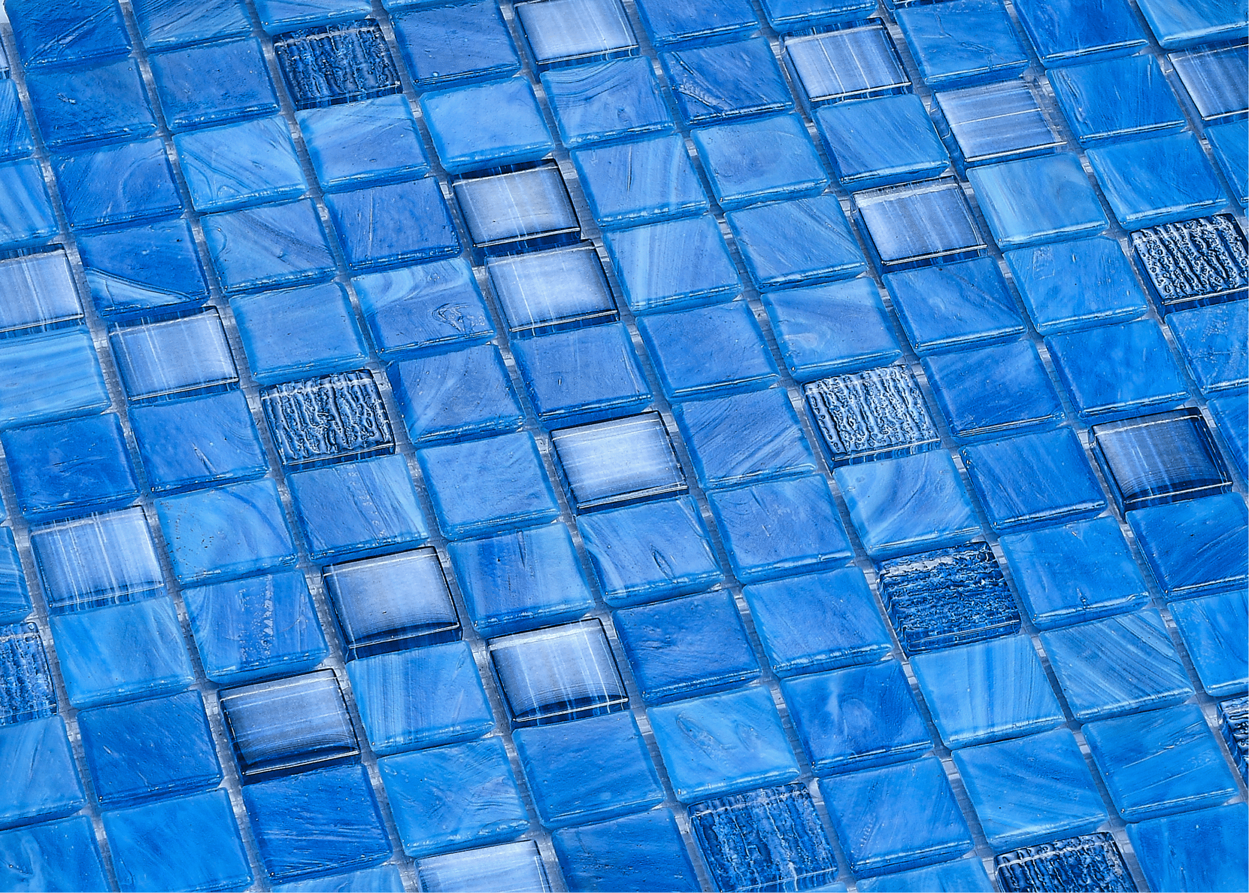 Blue Iridescent Glass Mosaic for Infinity Pools: The Perfect Blend of Luxury and Nature 5 addPicture scaled