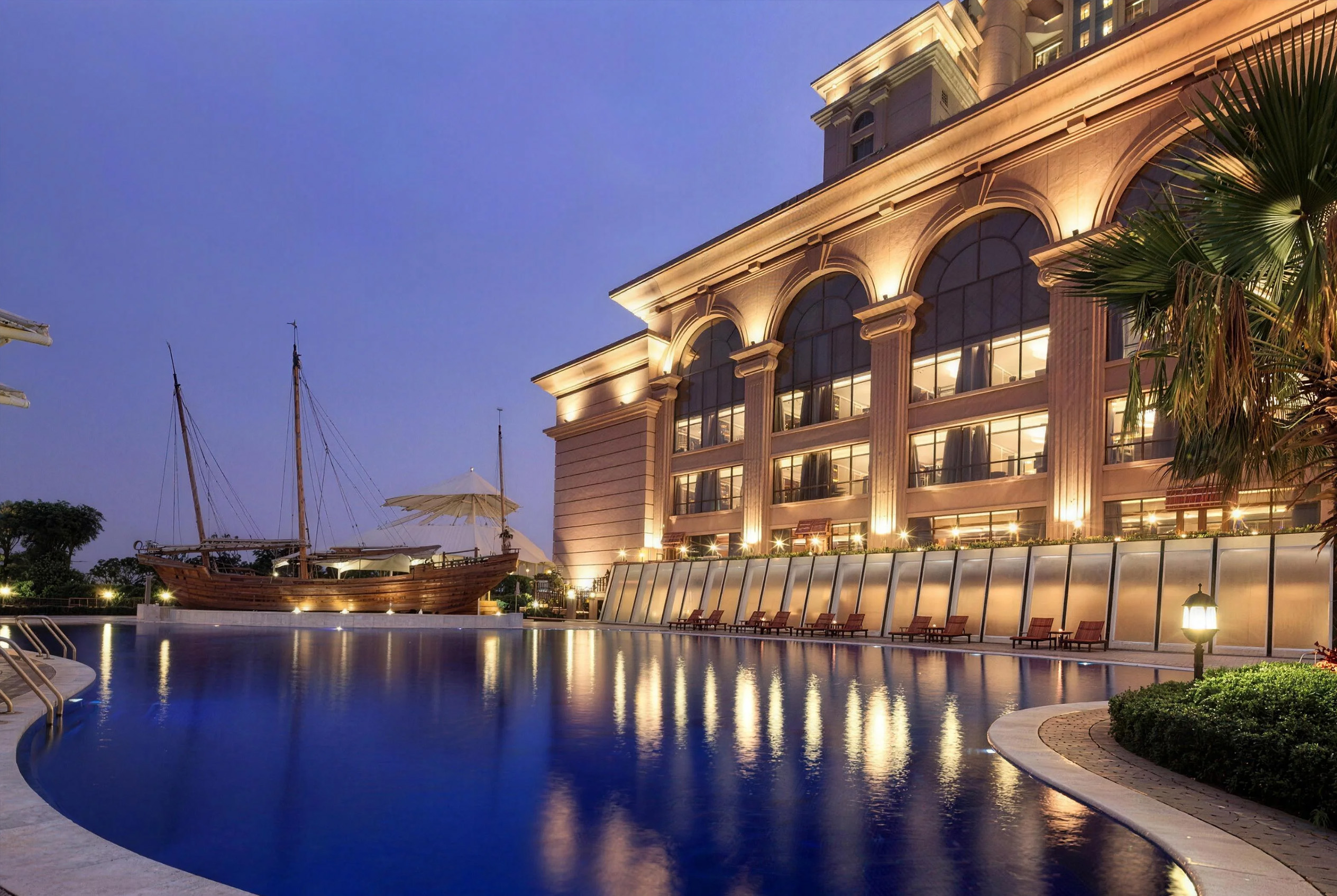 Luxury Hotel Swimming Pool Mosaic Design