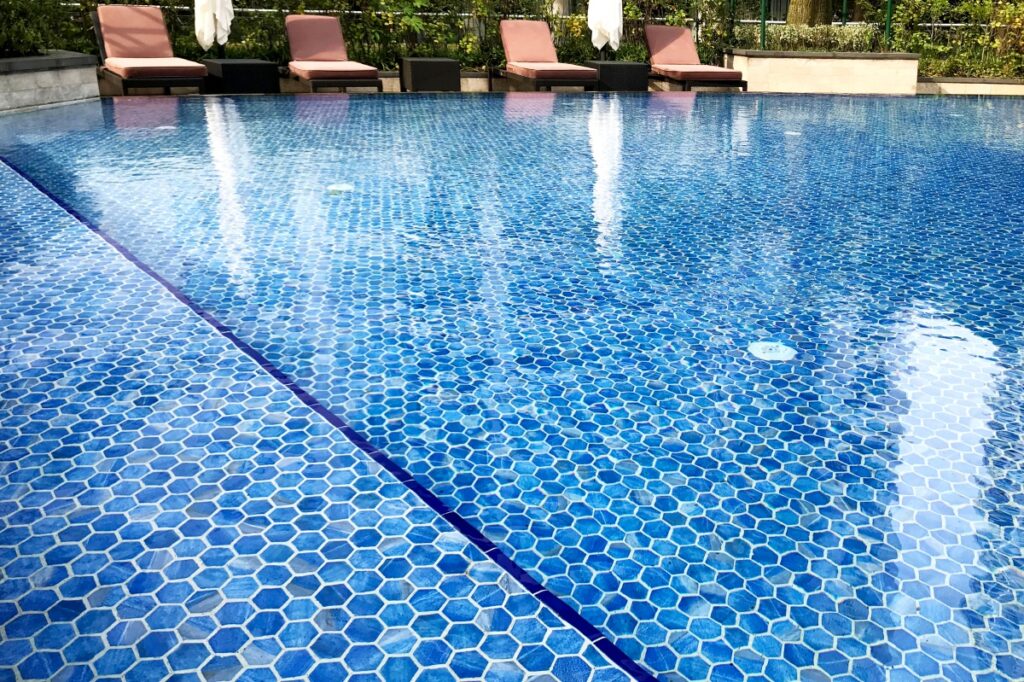 Mosaic Tiles for Swimming Pools in the Middle East 8 Slip-resistant and corrosion-resistant pool mosaics