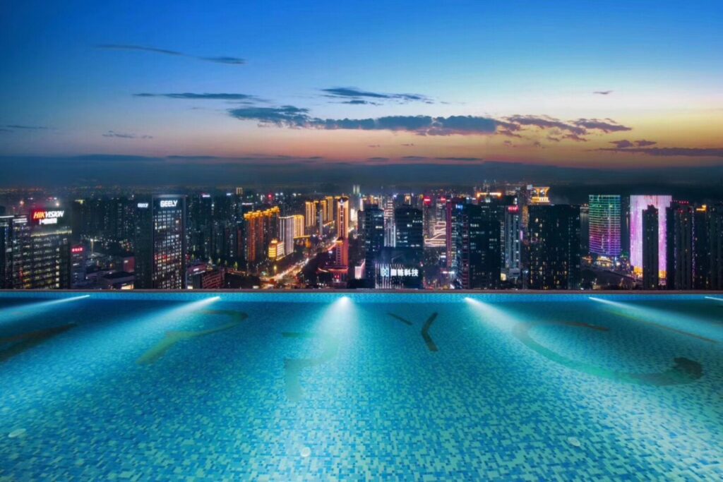 How to Choose Pool Mosaic Tiles: A Project-Based Guide 7 杭州星澜之城顶层户外无边泳池 4