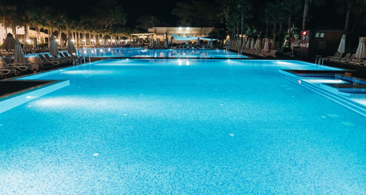 the outdoor pool at Mardan Palace Hotel